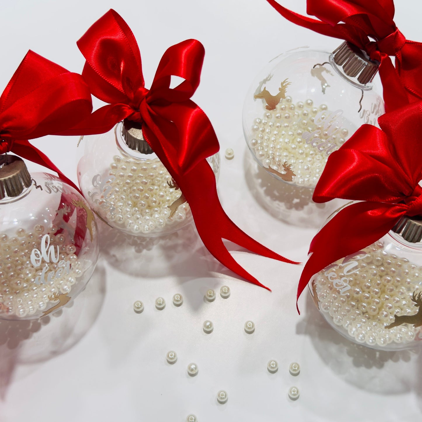Round Ornament with Pearls – Elegant Festive Décor