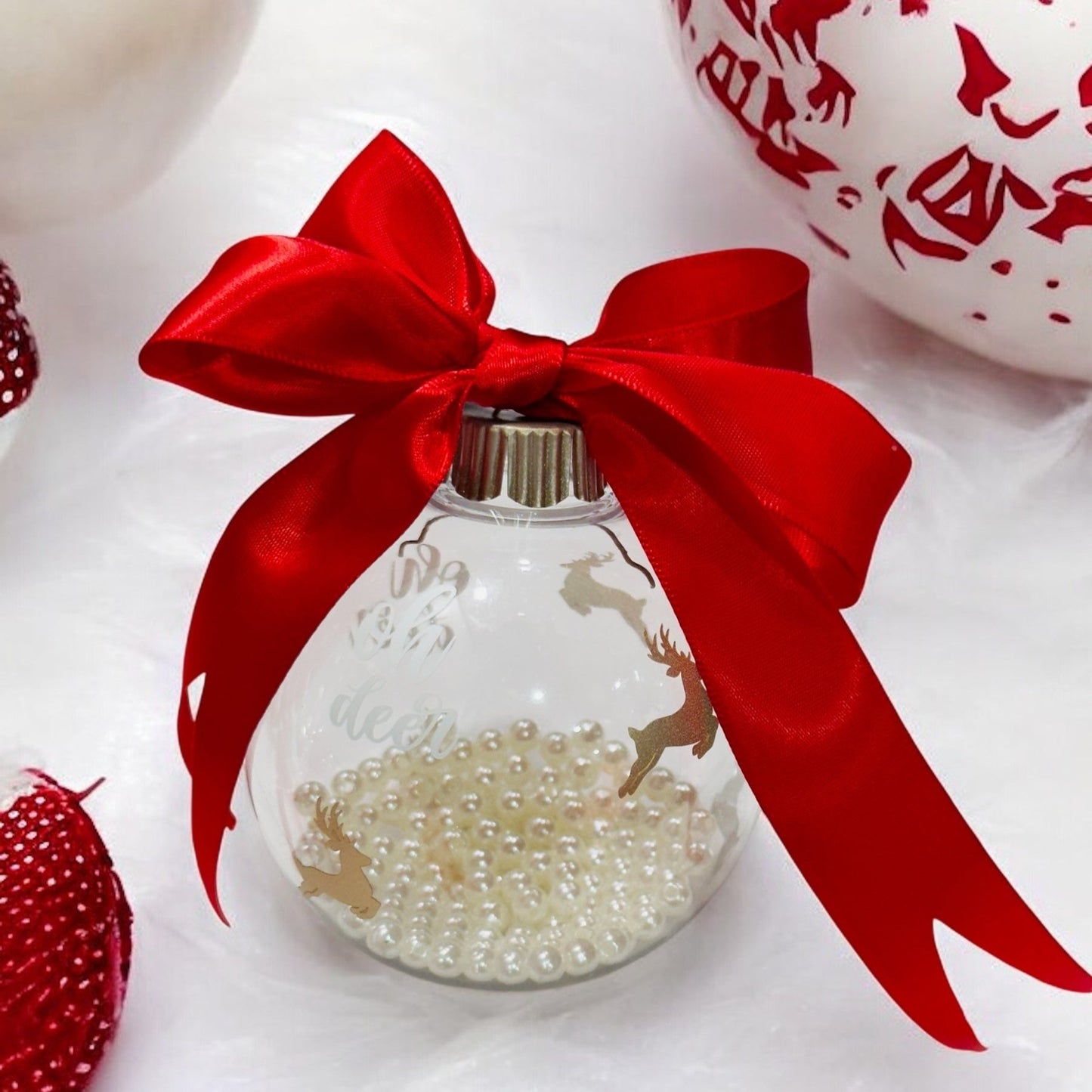 Round Ornament with Pearls – Elegant Festive Décor