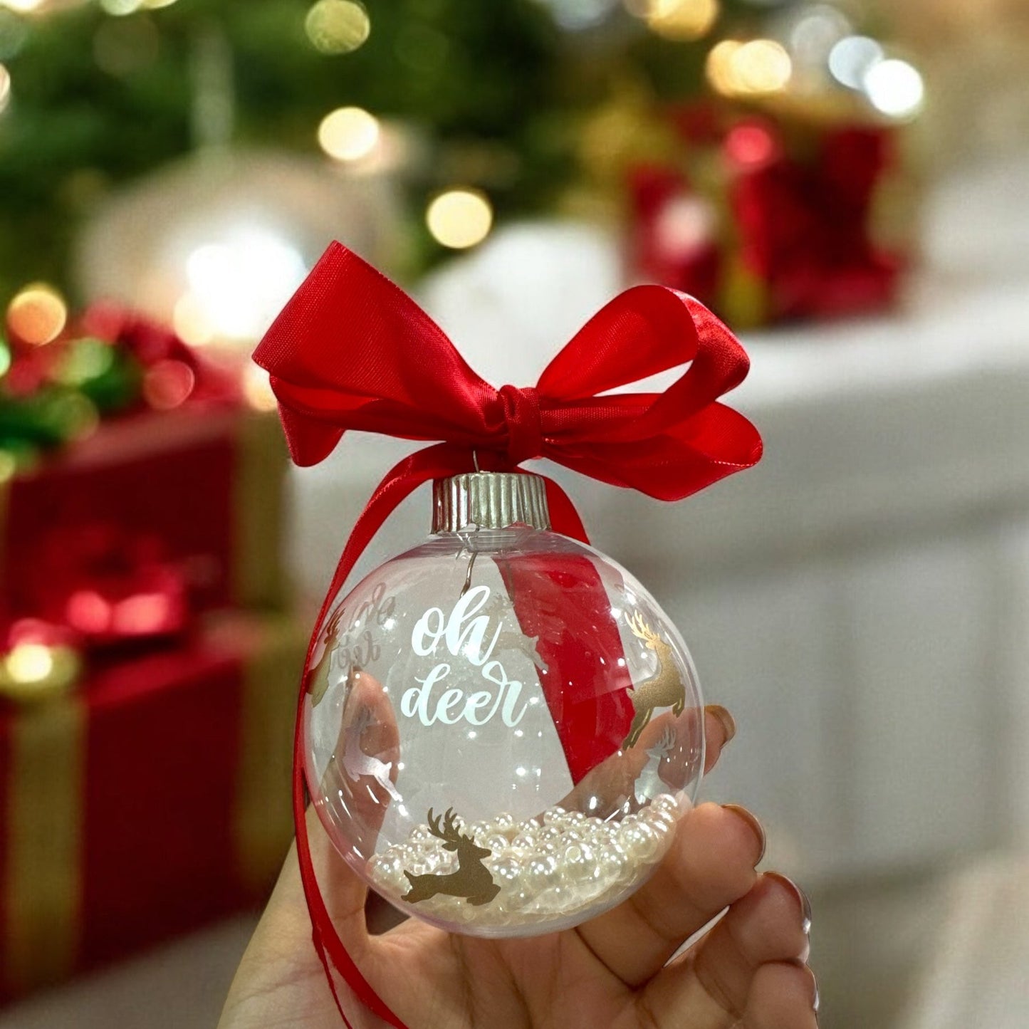 Round Ornament with Pearls – Elegant Festive Décor