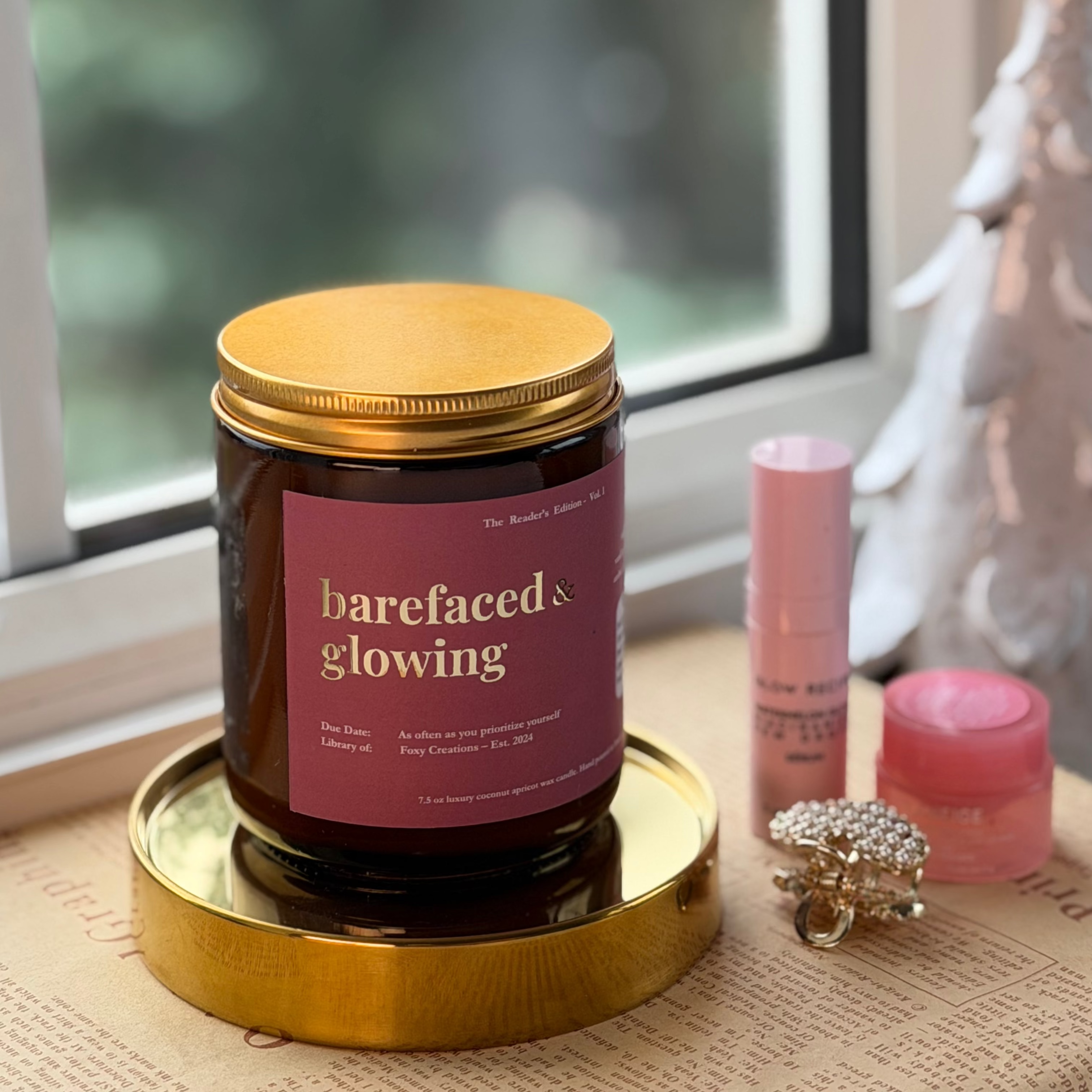 Barefaced and glowing luxury coconut apricot wax candle