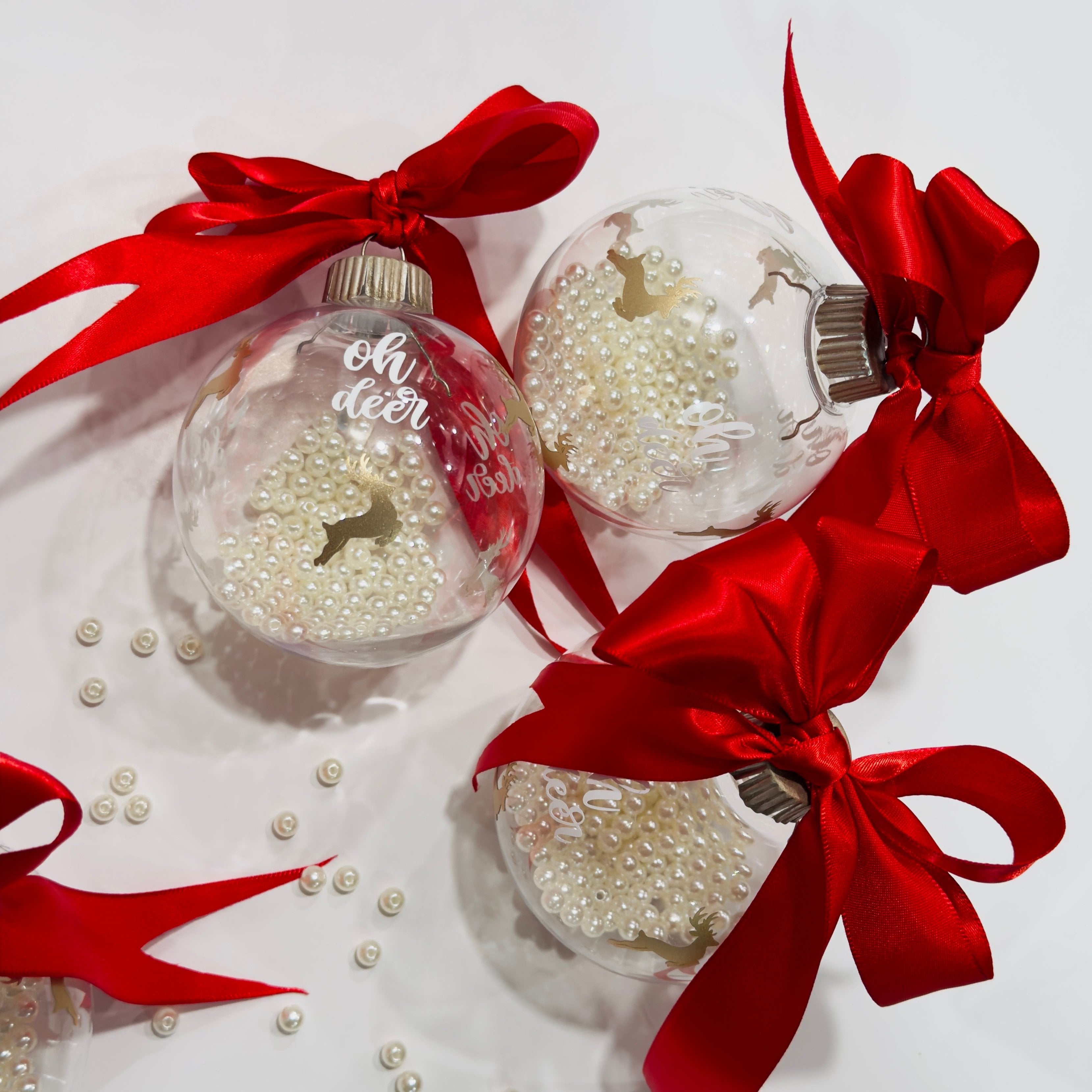 Round Ornament with Pearls – Elegant Festive Décor